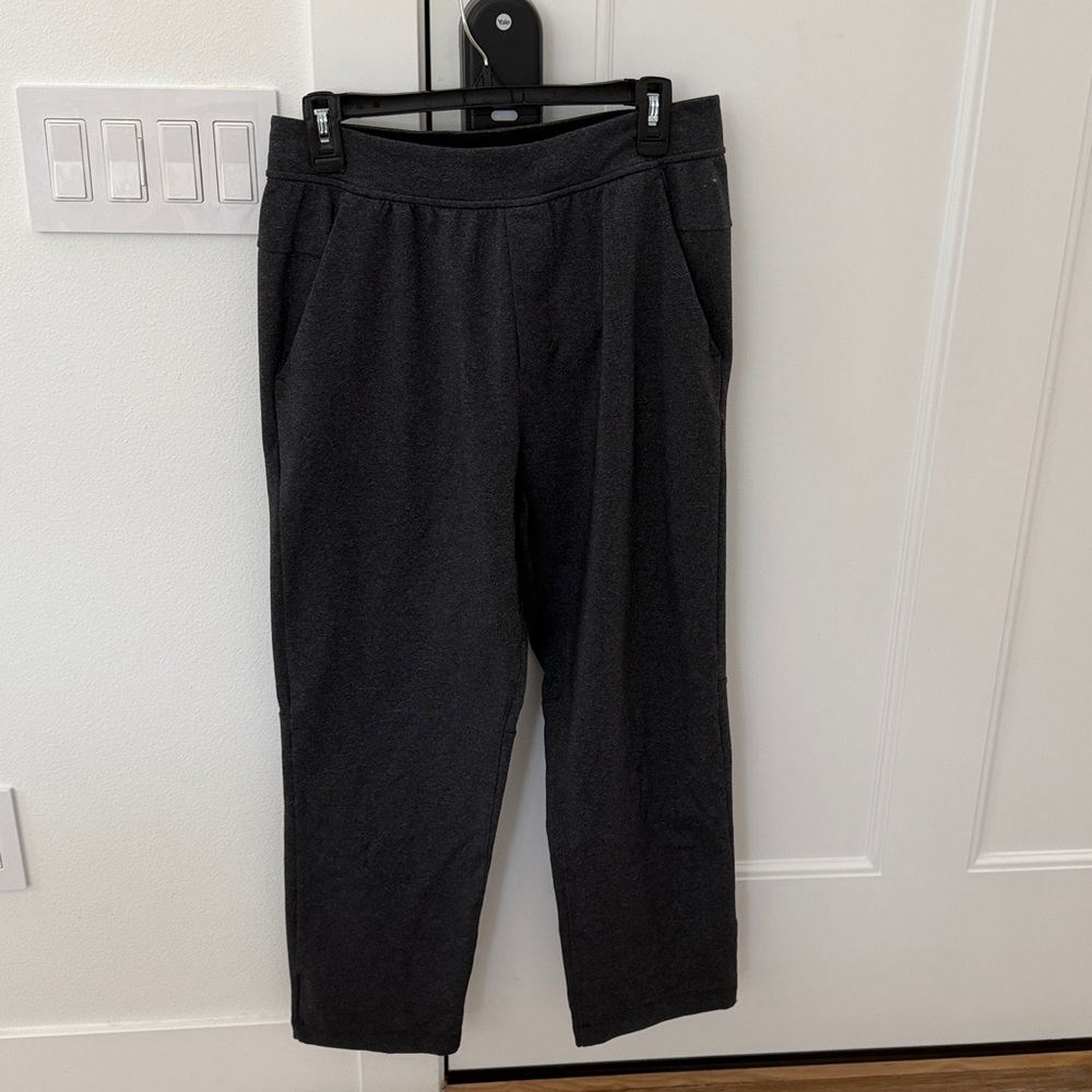 Lululemon Men's Gray Casual Pants - Comfortable Everyday Wear. Medium-Short